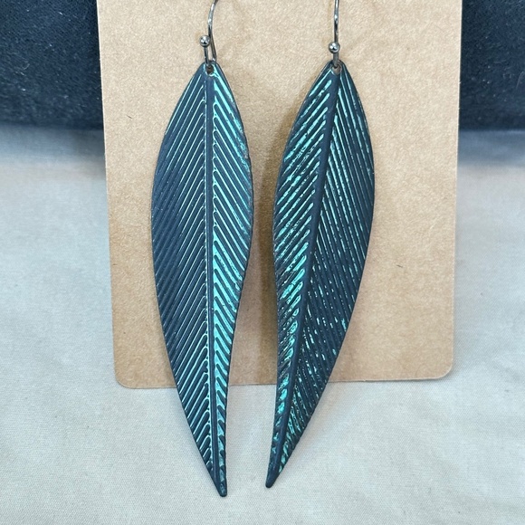 2/$20 Turquoise patina look on metal feather earrings Shepherd hook - Picture 5 of 8
